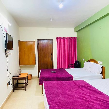 Hotel Nakshatra Ooty Esterno foto