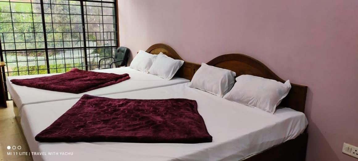 Hotel Nakshatra Ooty Esterno foto