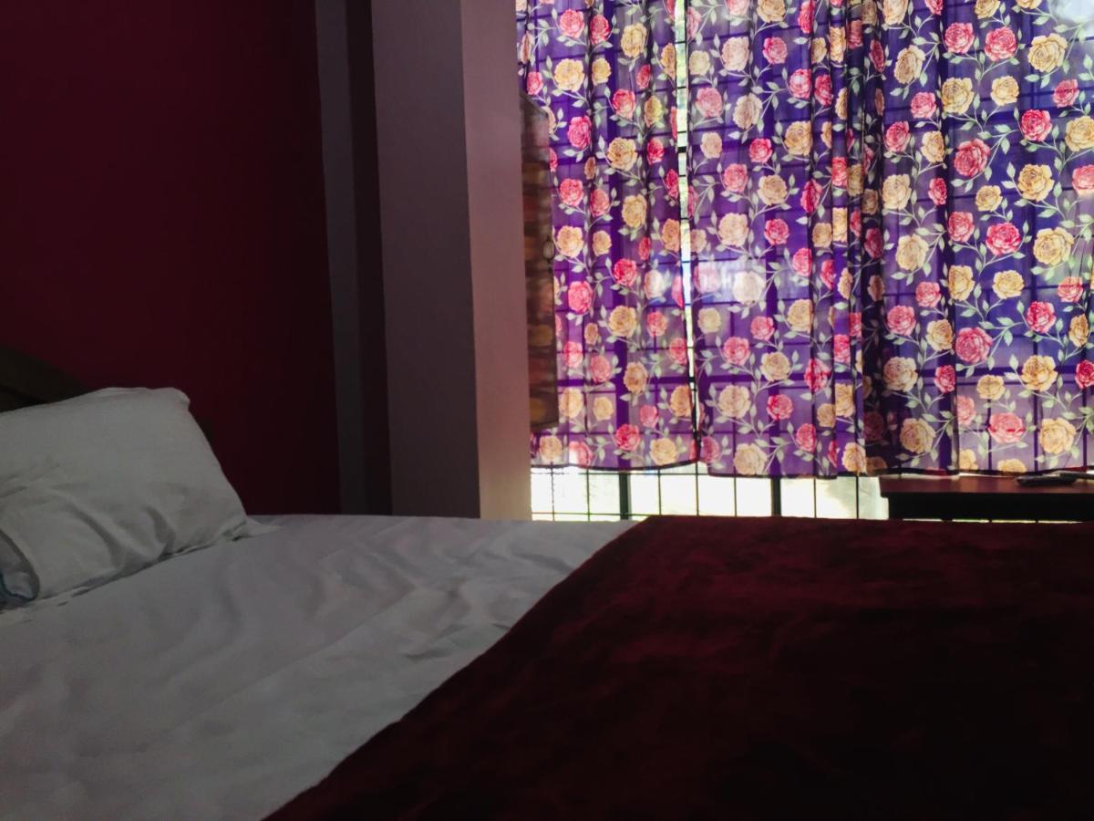 Hotel Nakshatra Ooty Esterno foto
