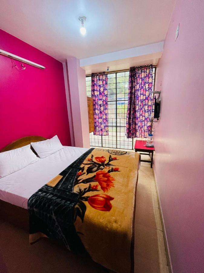 Hotel Nakshatra Ooty Esterno foto