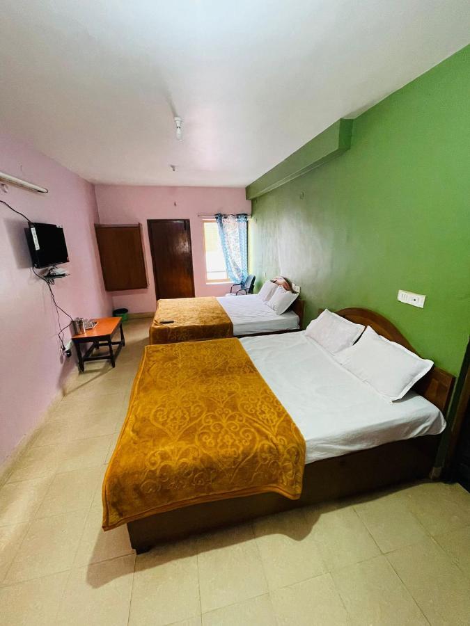 Hotel Nakshatra Ooty Esterno foto