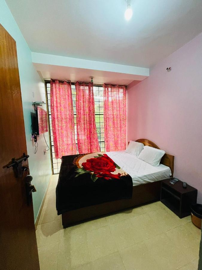 Hotel Nakshatra Ooty Esterno foto