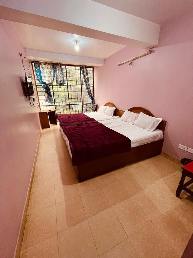 Hotel Nakshatra Ooty Esterno foto