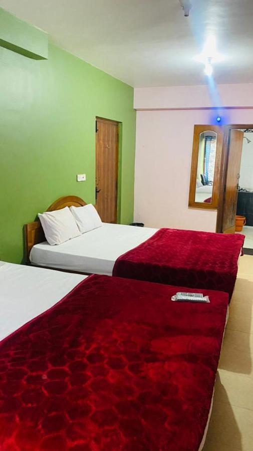 Hotel Nakshatra Ooty Esterno foto