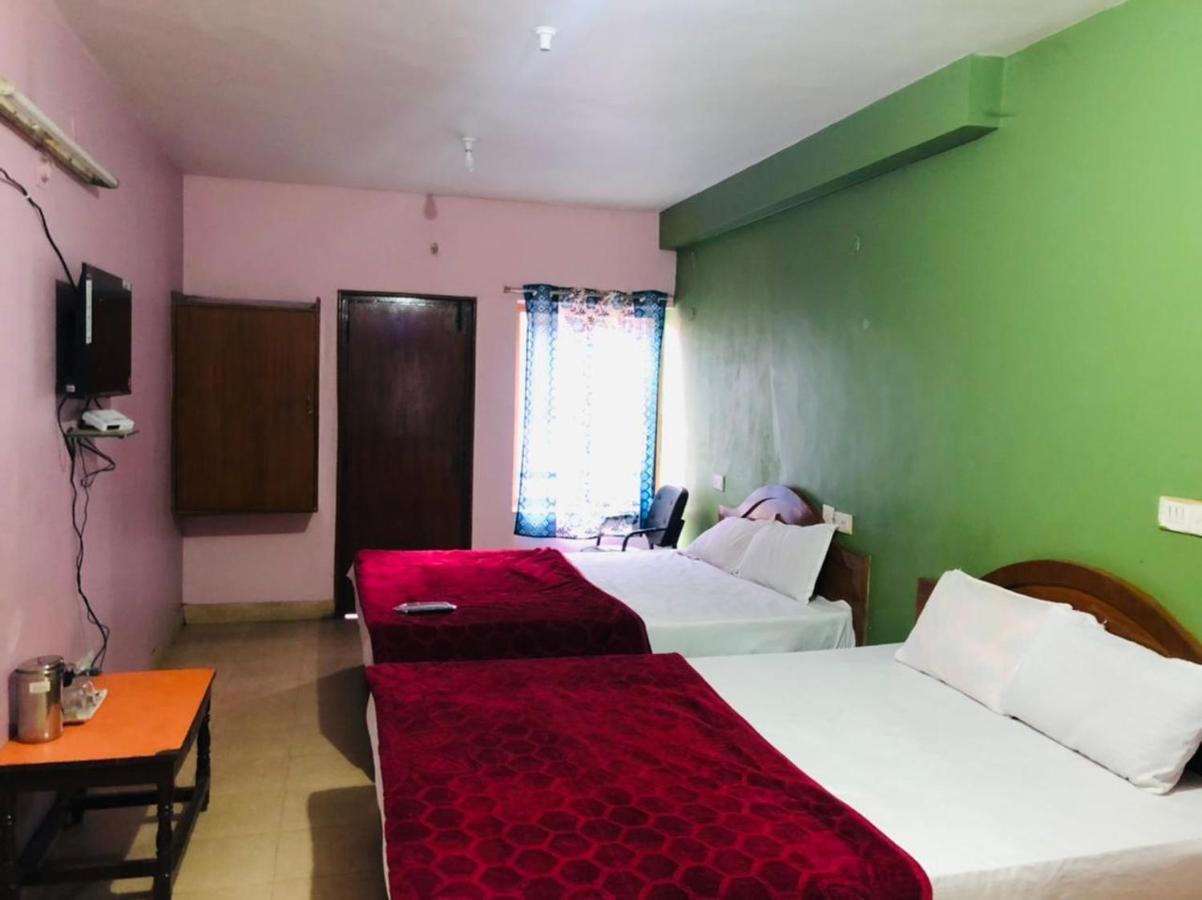 Hotel Nakshatra Ooty Esterno foto