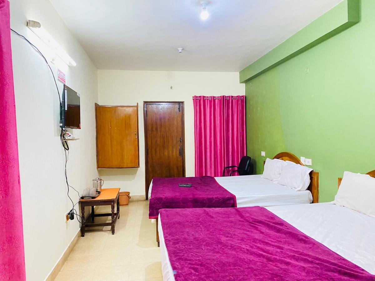Hotel Nakshatra Ooty Esterno foto