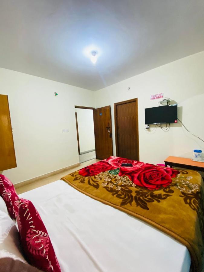 Hotel Nakshatra Ooty Esterno foto