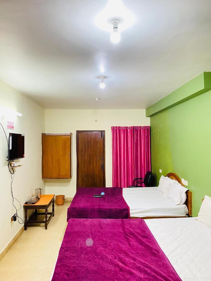 Hotel Nakshatra Ooty Esterno foto