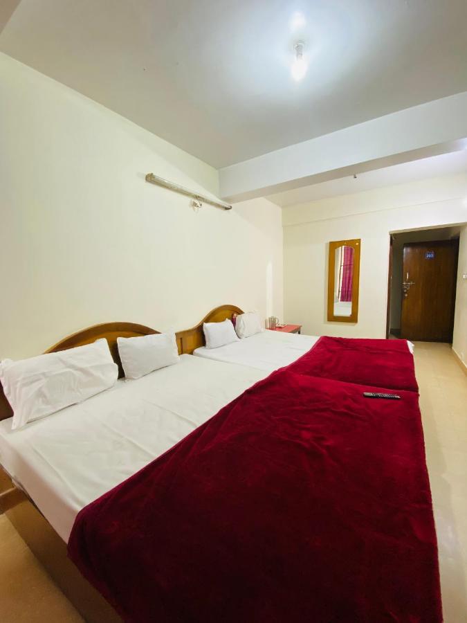 Hotel Nakshatra Ooty Esterno foto
